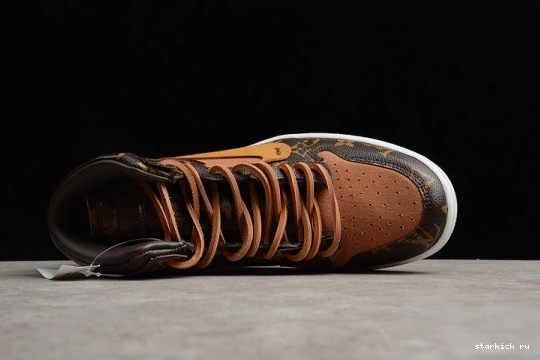 1 O-W AQ0818-158 CASE) AQ0818-158 -LouiV AIR (WITH JORDAN 0228